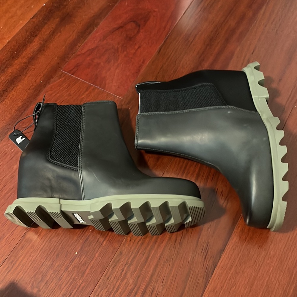 Sorel size 8 New in Box Waterproof Joan of Artic Wedge III Chelsea